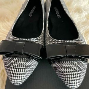 Size 8 “Classy Girl” by Aerosoles. New in box.